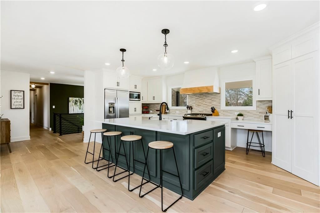 900 N Morse Avenue — photo 24