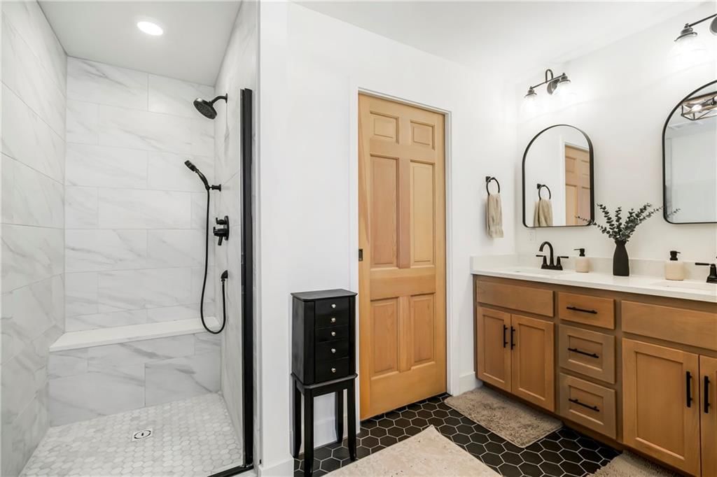 900 N Morse Avenue — photo 42
