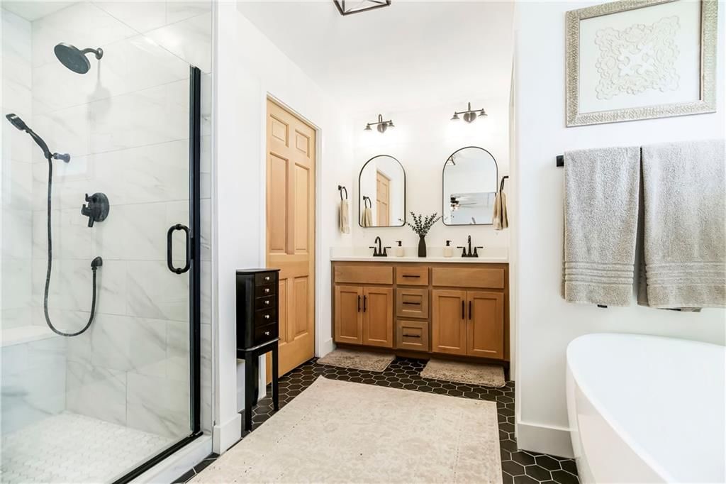 900 N Morse Avenue — photo 43