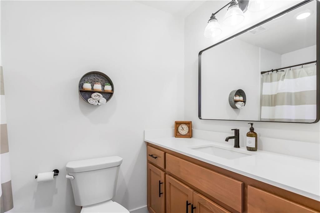 900 N Morse Avenue — photo 48
