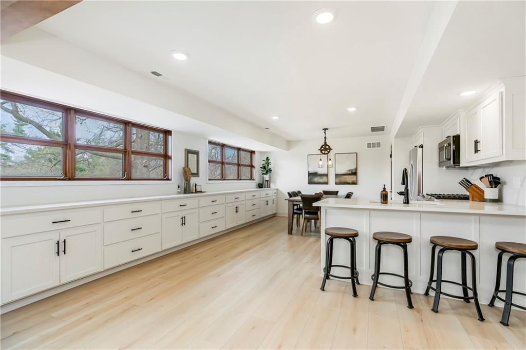 900 N Morse Avenue — photo 55