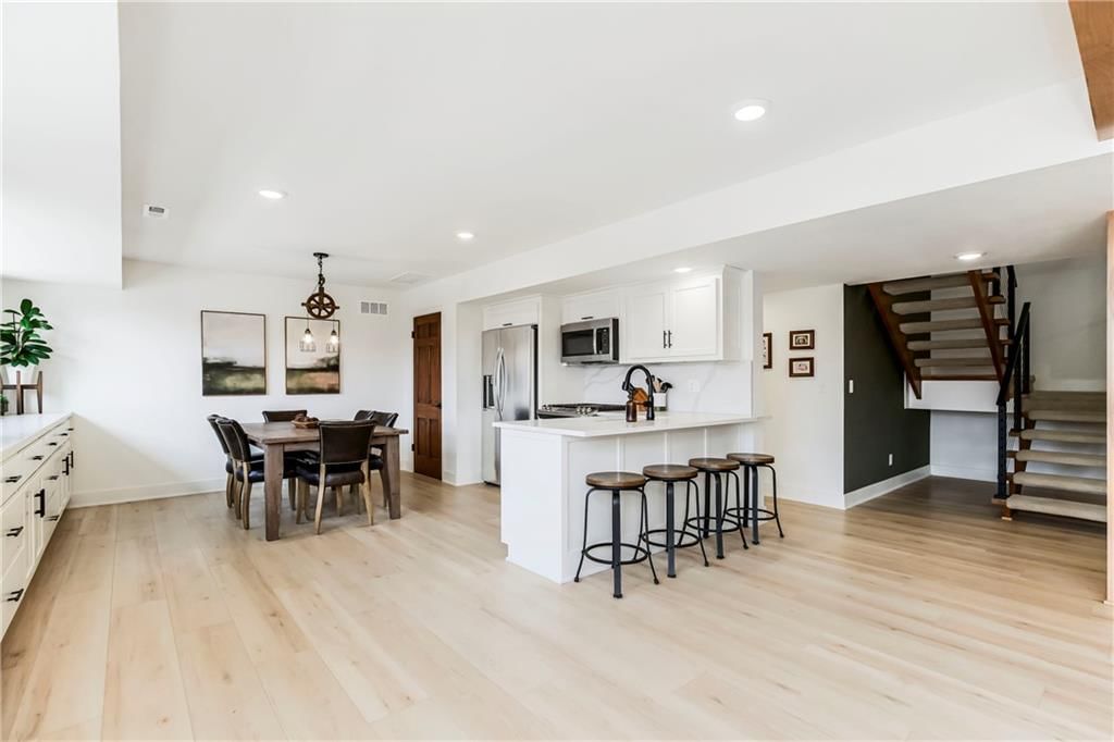 900 N Morse Avenue — photo 56
