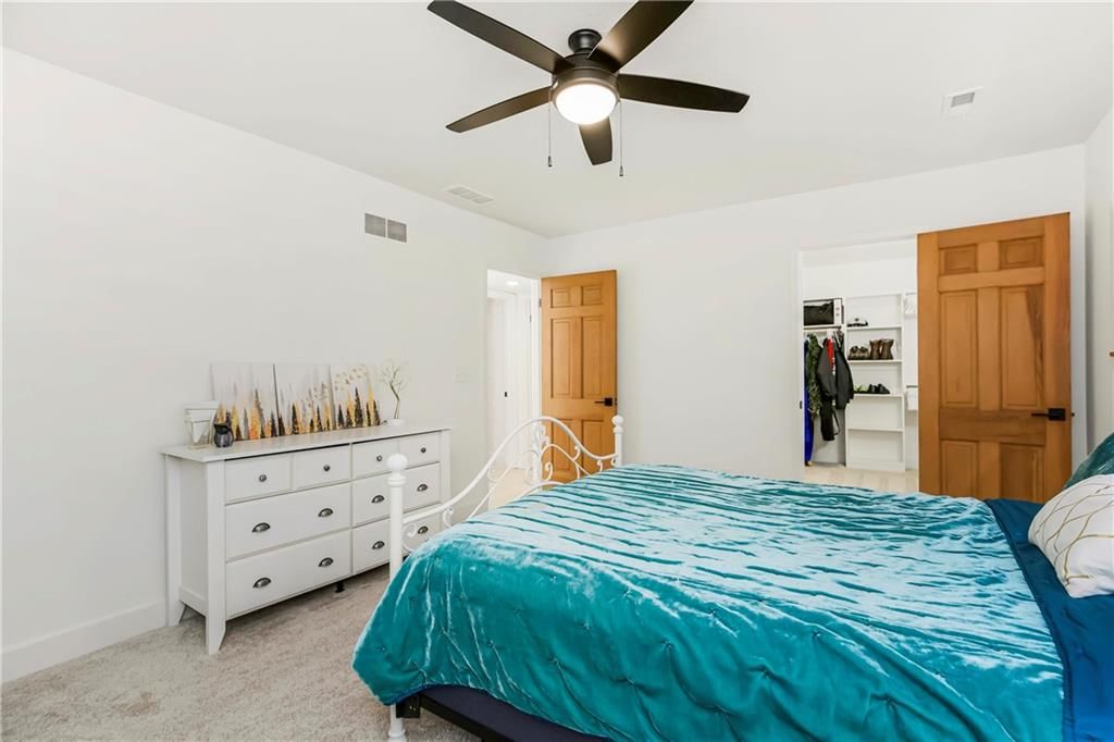 900 N Morse Avenue — photo 63