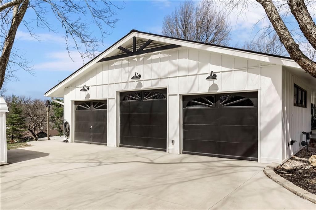 900 N Morse Avenue — photo 68