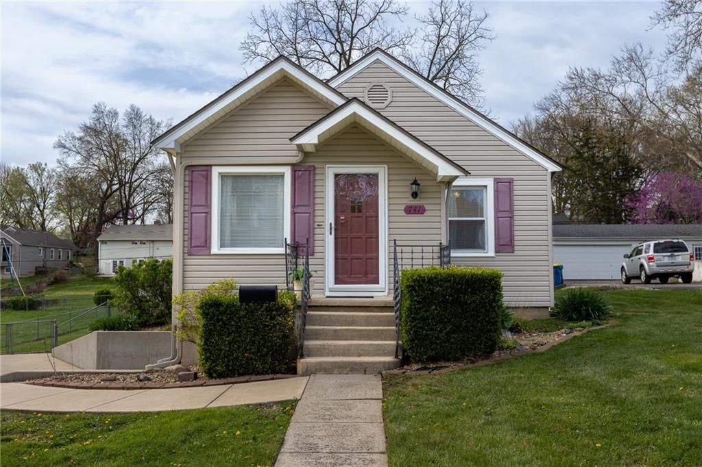 741 Sunset Avenue — photo 1