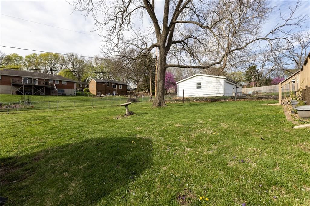 741 Sunset Avenue — photo 38