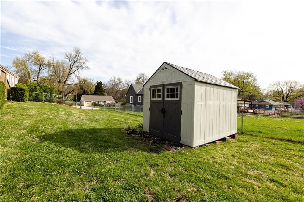 741 Sunset Avenue — photo 40