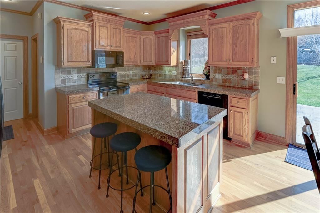 9001 N Hunter Avenue — photo 28
