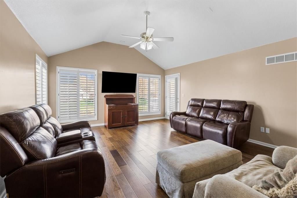 821 NW North Ridge Court — photo 6