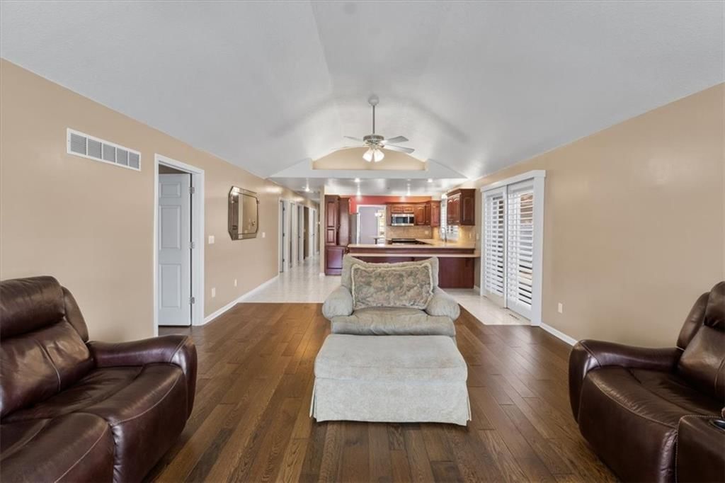821 NW North Ridge Court — photo 8