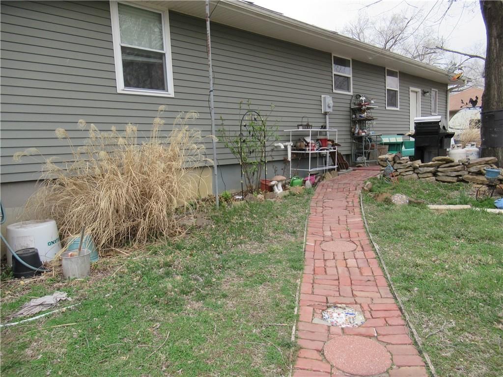 207 N Ohio Street — photo 5