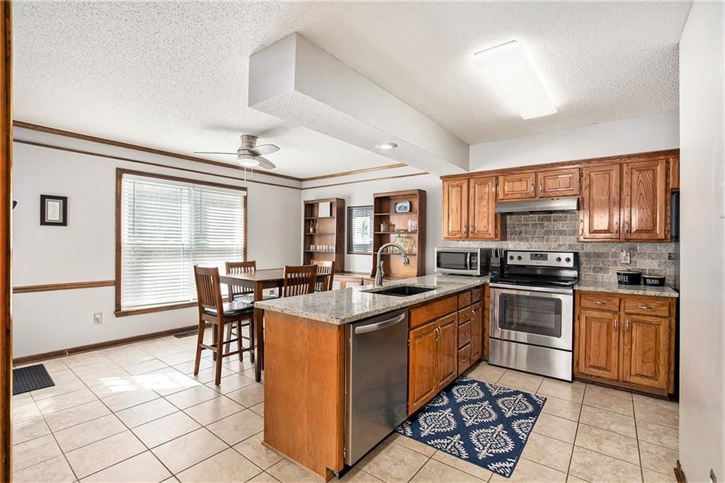 11806 Oakmont Street — photo 10