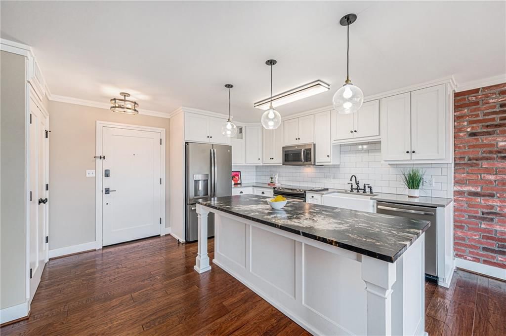 4545 Wornall Road — photo 8