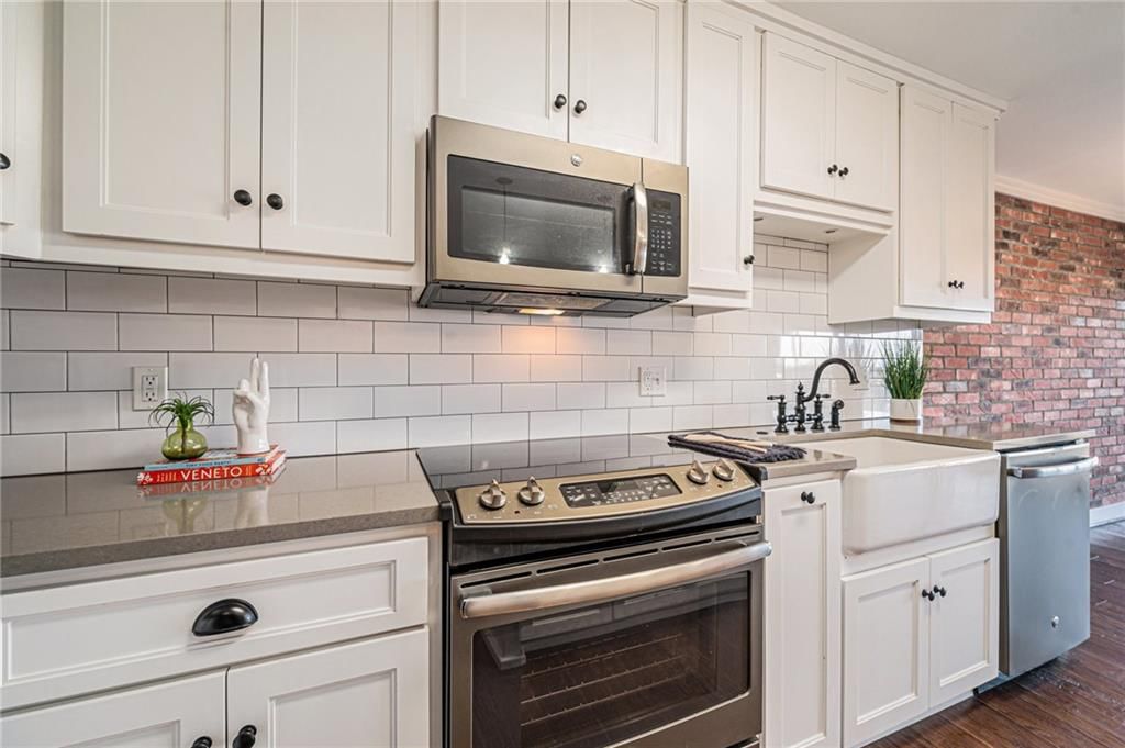 4545 Wornall Road — photo 10