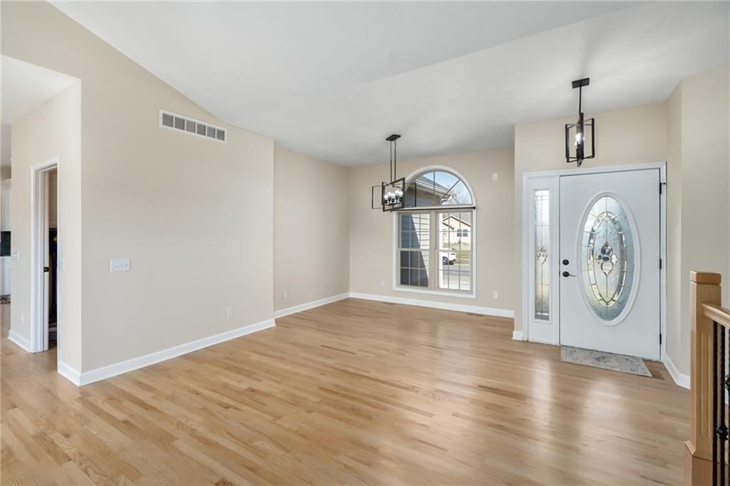 2250 Valley View Drive — photo 11