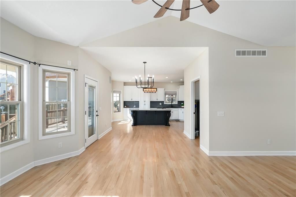 2250 Valley View Drive — photo 12