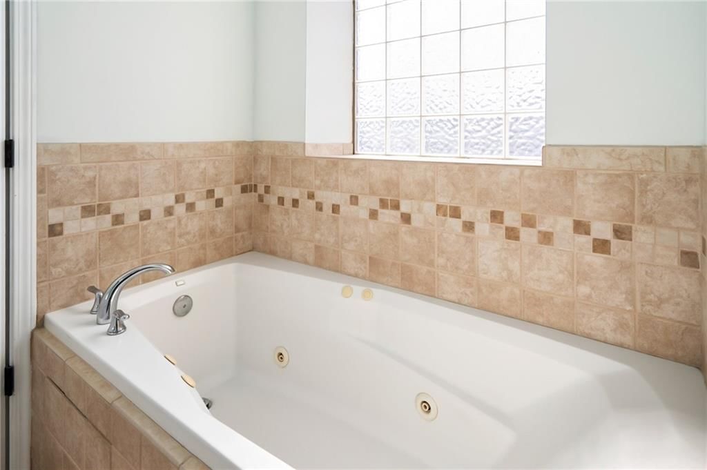 2250 Valley View Drive — photo 30