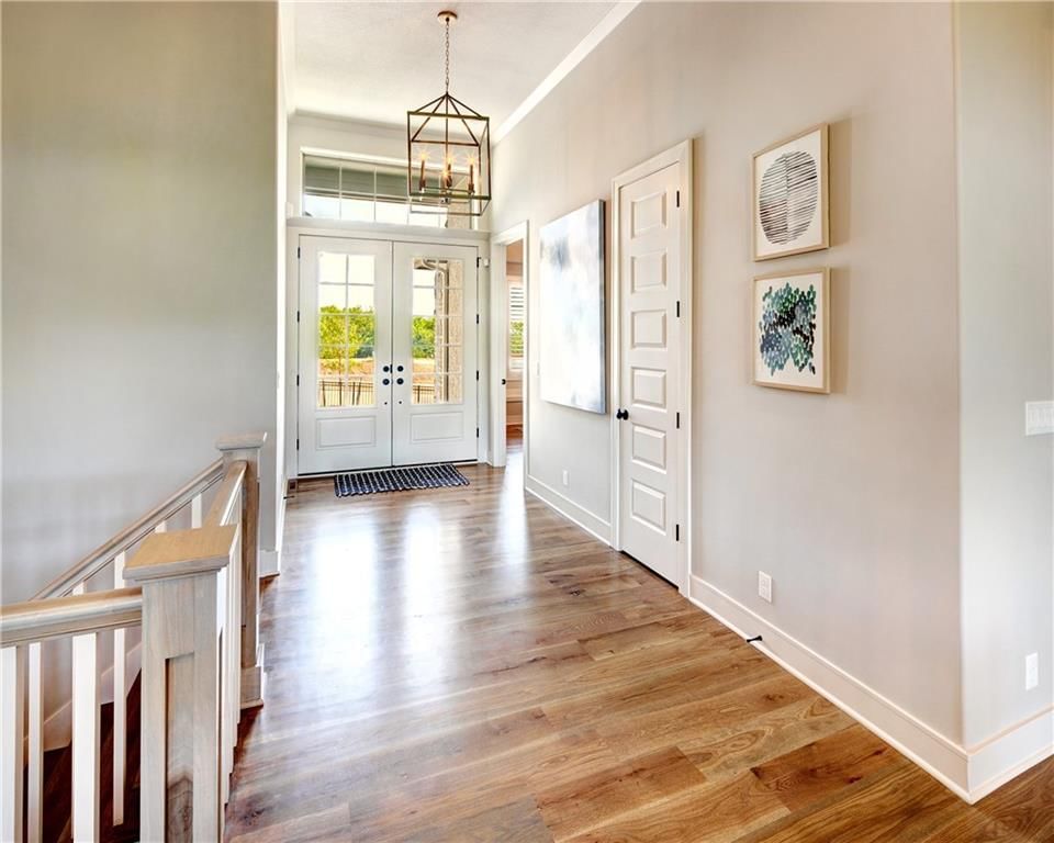 Photo 8 of 24 - 17033 Parkhill Street
