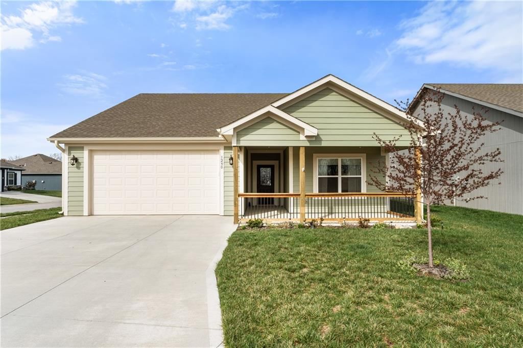 1210 NE White Oaks Lane — photo 1