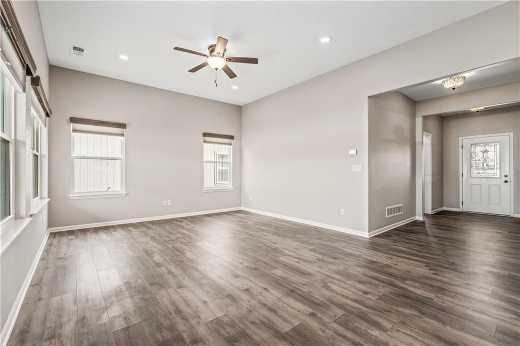 1210 NE White Oaks Lane — photo 5