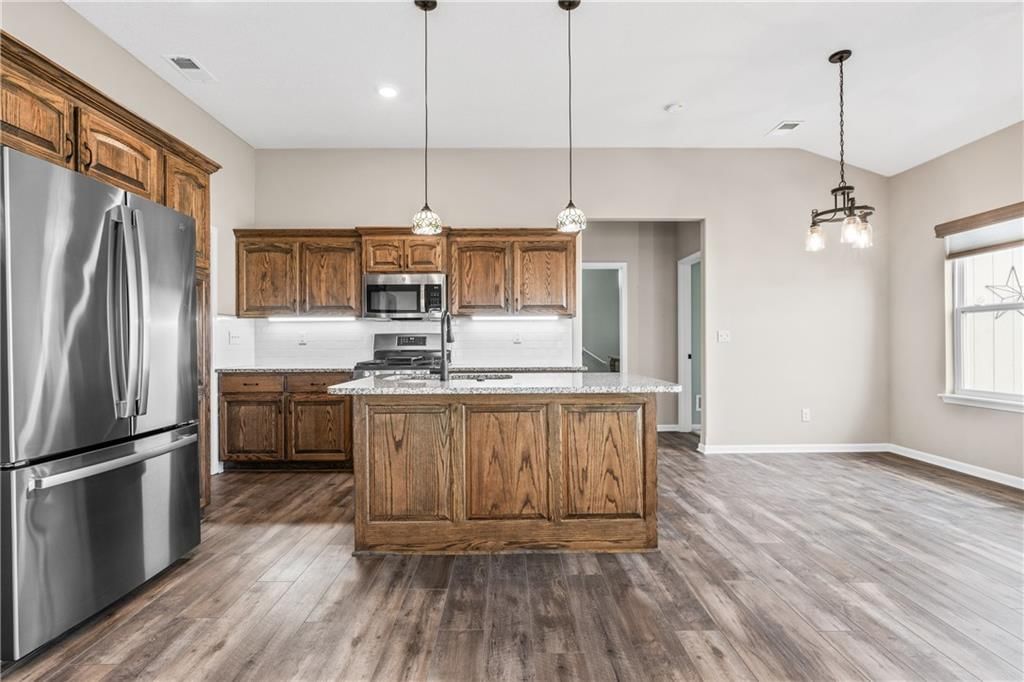 1210 NE White Oaks Lane — photo 10