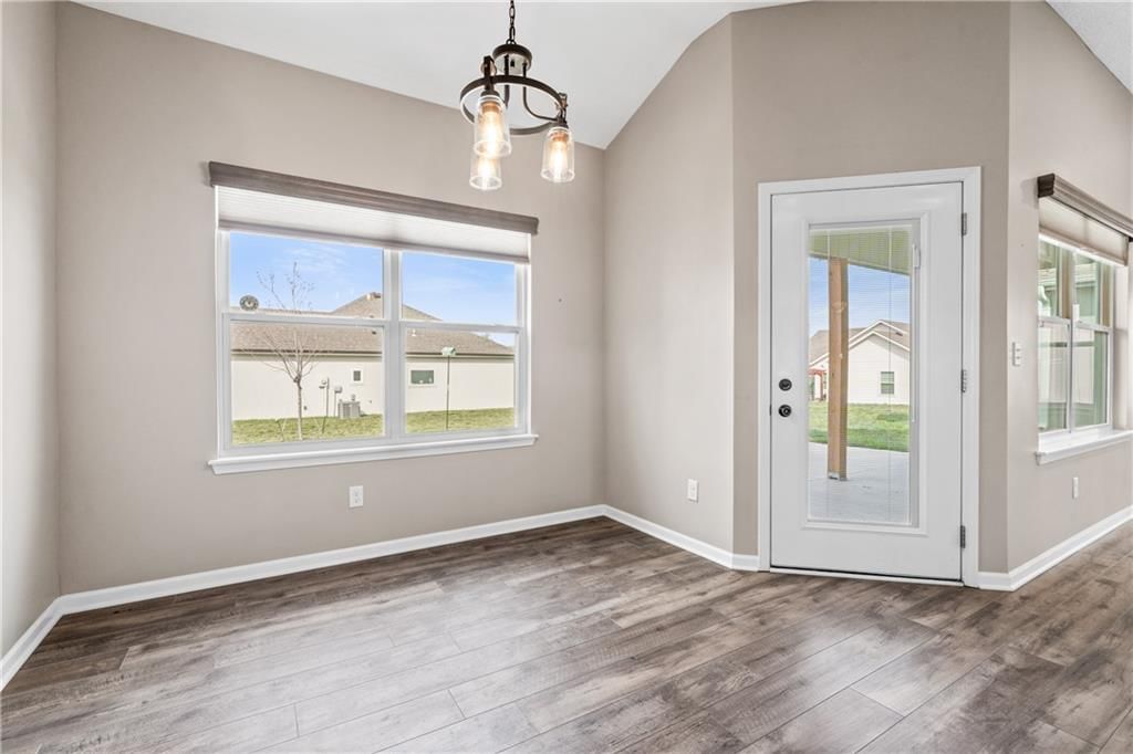 1210 NE White Oaks Lane — photo 17