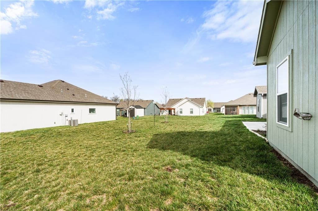 1210 NE White Oaks Lane — photo 28