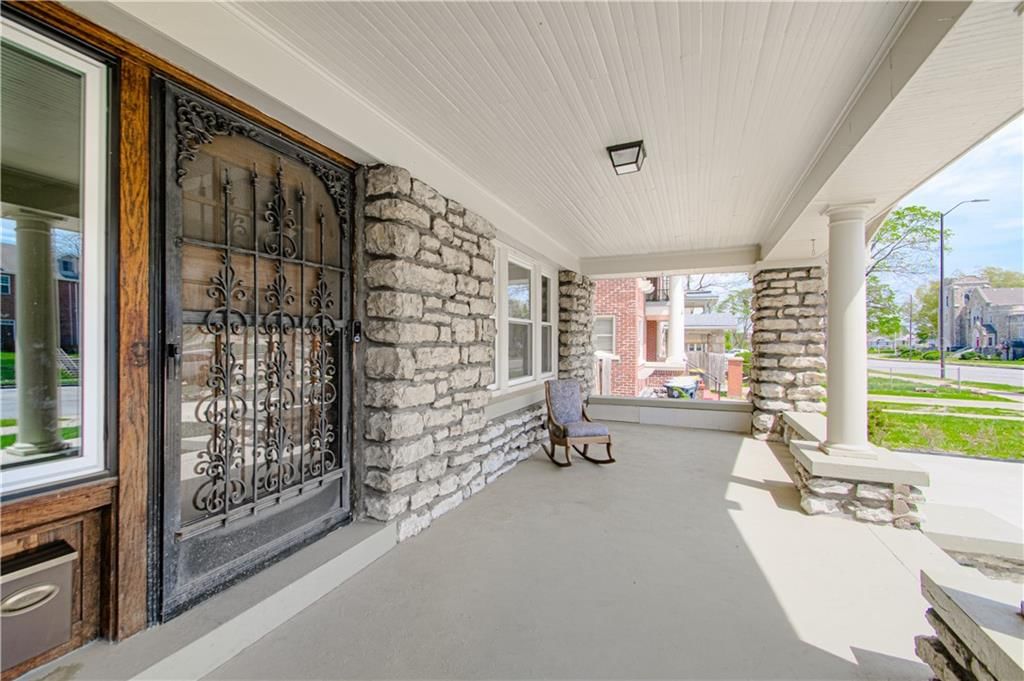 3008 E Linwood Boulevard — photo 5