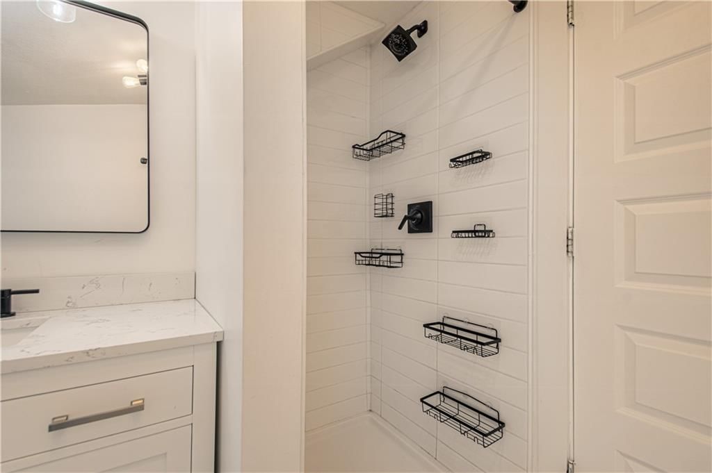 3008 E Linwood Boulevard — photo 35