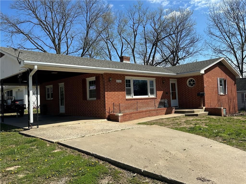 2102 Franklin Avenue — photo 2