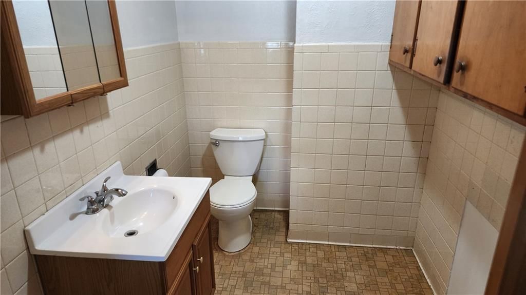2102 Franklin Avenue — photo 12