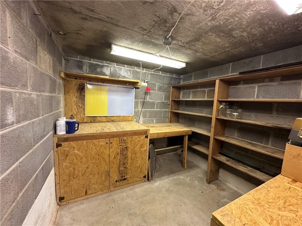 2102 Franklin Avenue — photo 15