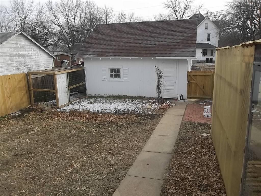 229 W 3rd Street — photo 20