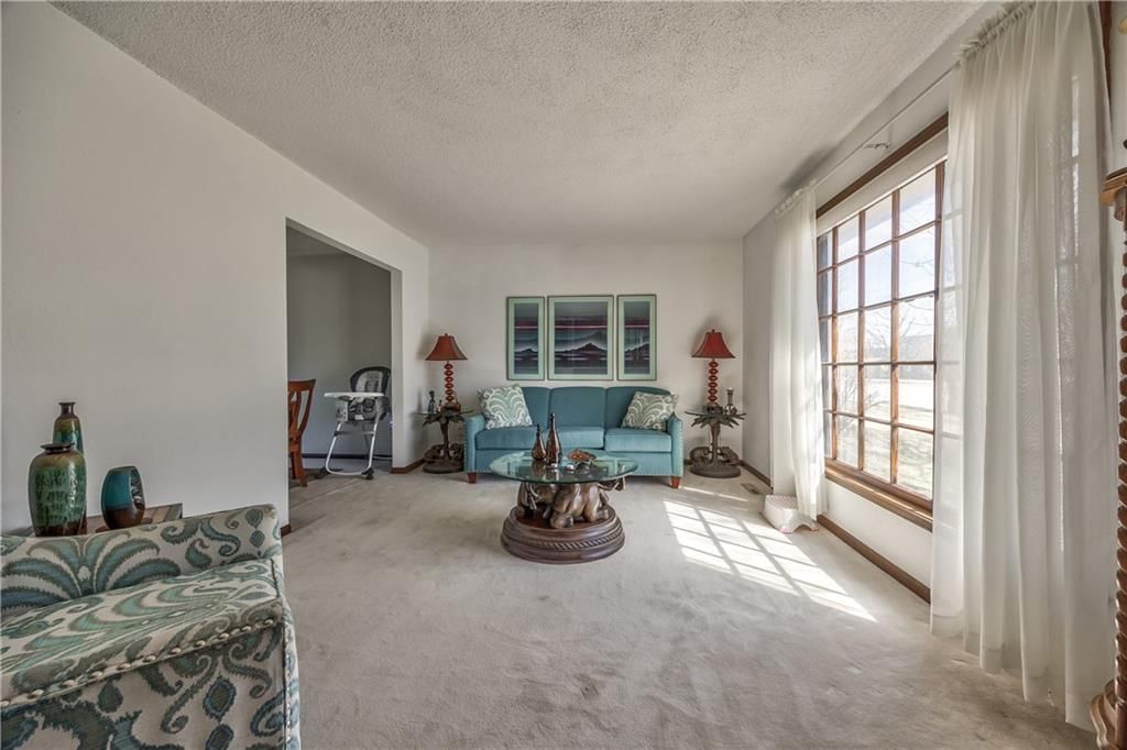 Photo 4 of 28 - 405 S MONTCLAIRE Drive