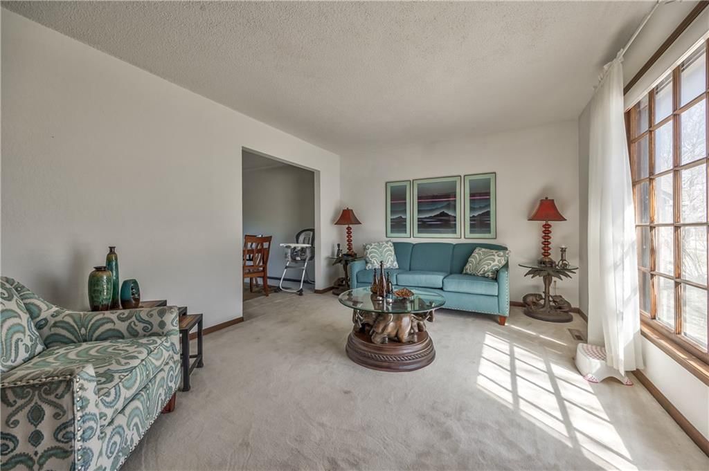 Photo 5 of 28 - 405 S MONTCLAIRE Drive