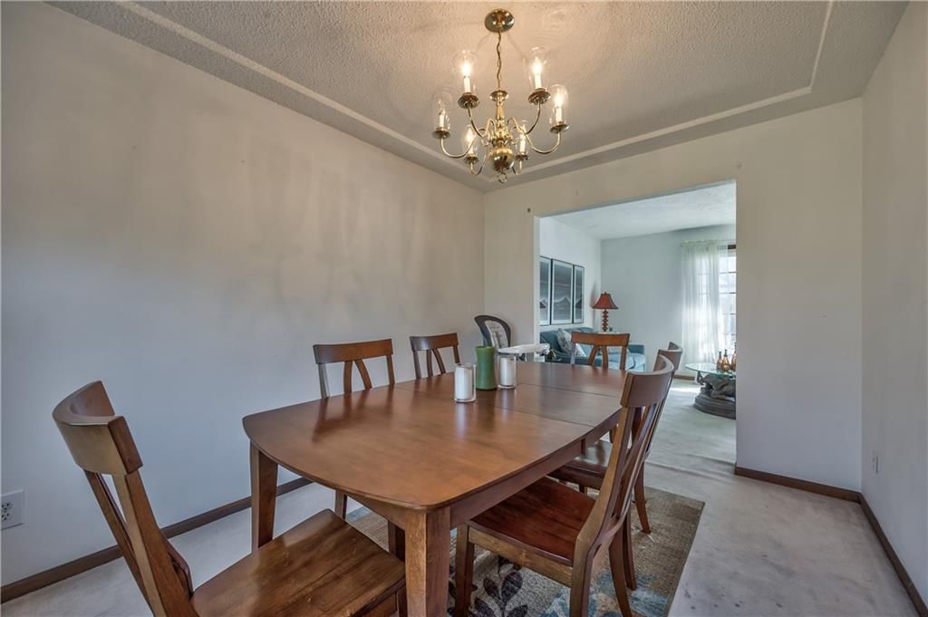 Photo 7 of 28 - 405 S MONTCLAIRE Drive