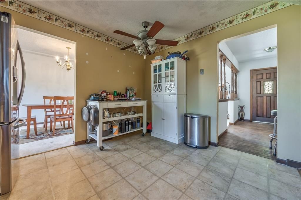 Photo 10 of 28 - 405 S MONTCLAIRE Drive
