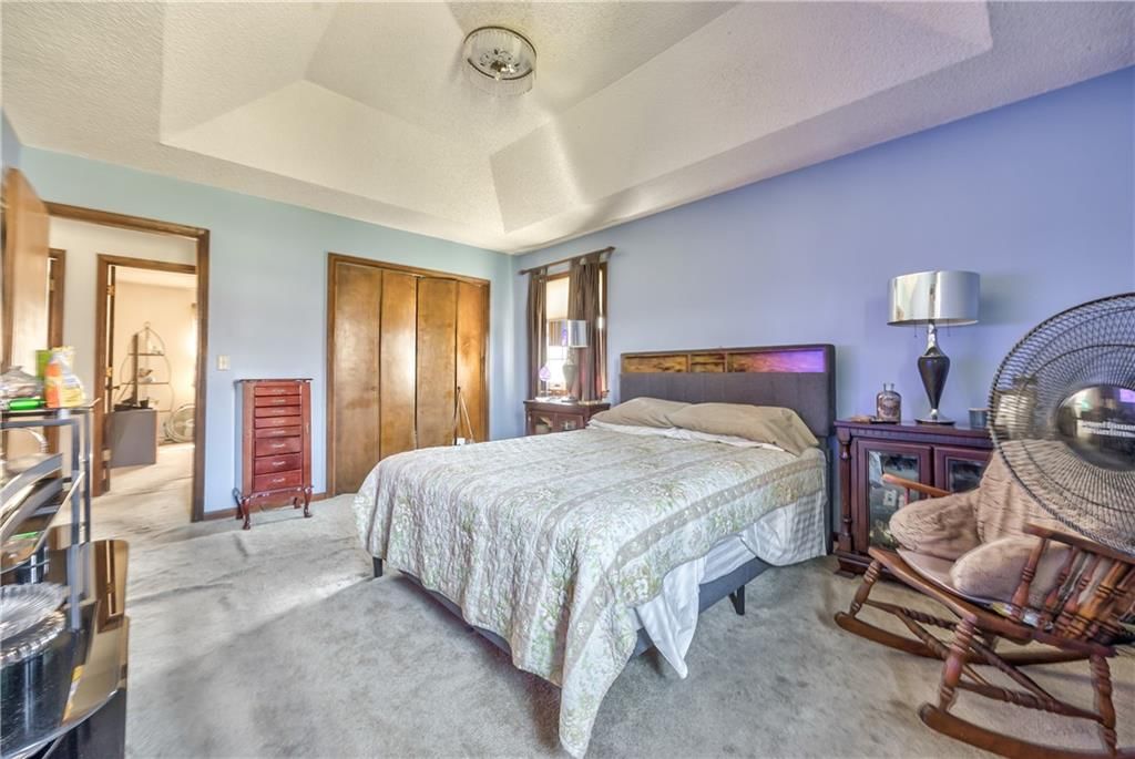 Photo 13 of 28 - 405 S MONTCLAIRE Drive