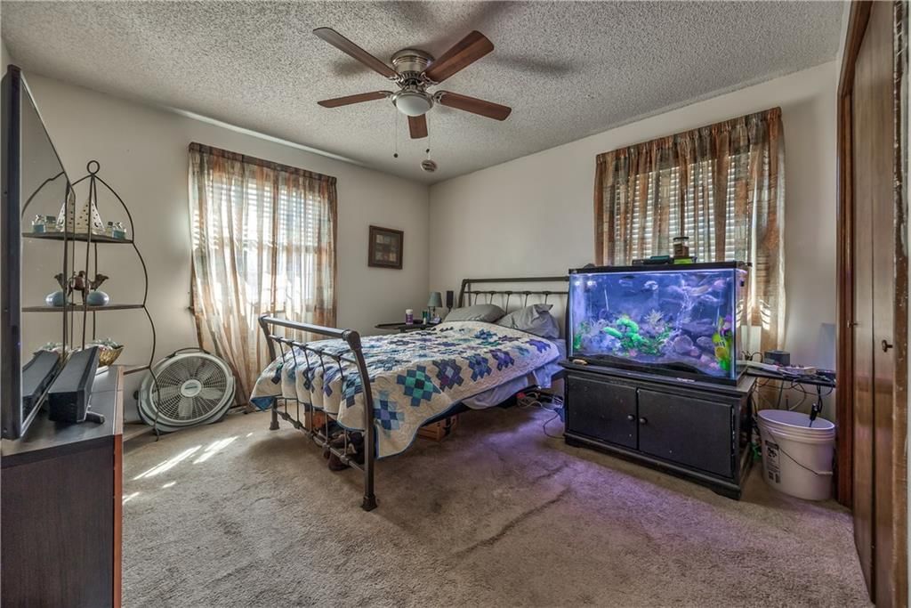 Photo 15 of 28 - 405 S MONTCLAIRE Drive