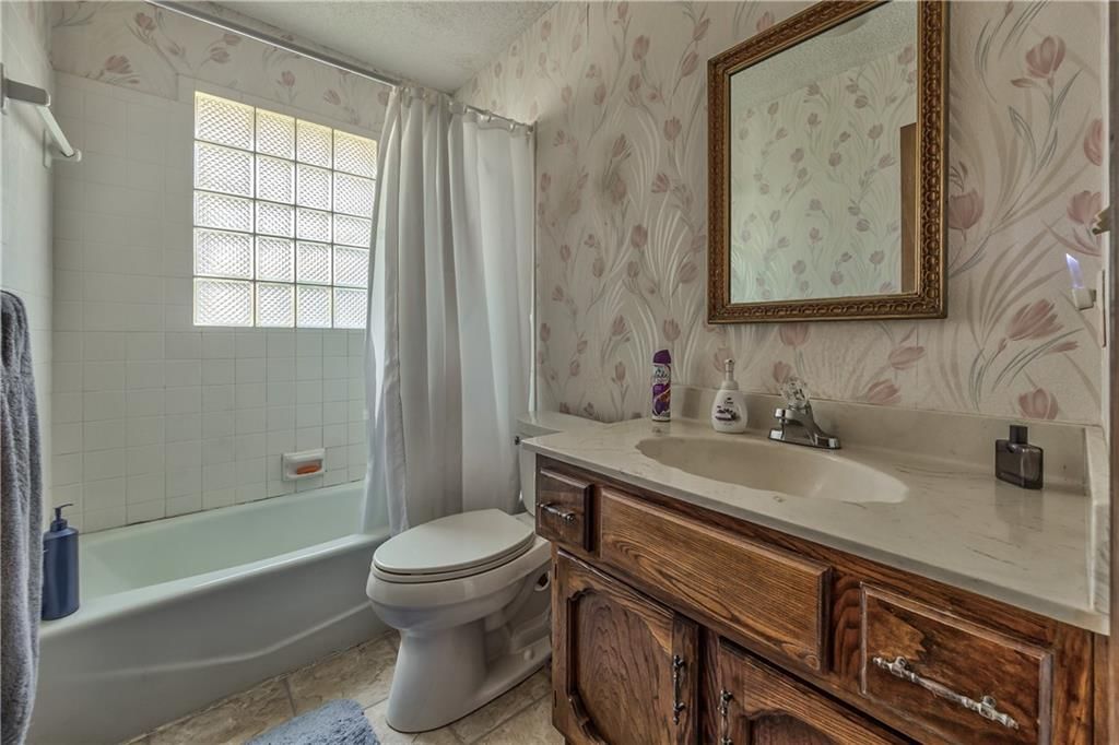 Photo 19 of 28 - 405 S MONTCLAIRE Drive