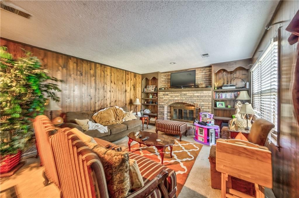 Photo 20 of 28 - 405 S MONTCLAIRE Drive
