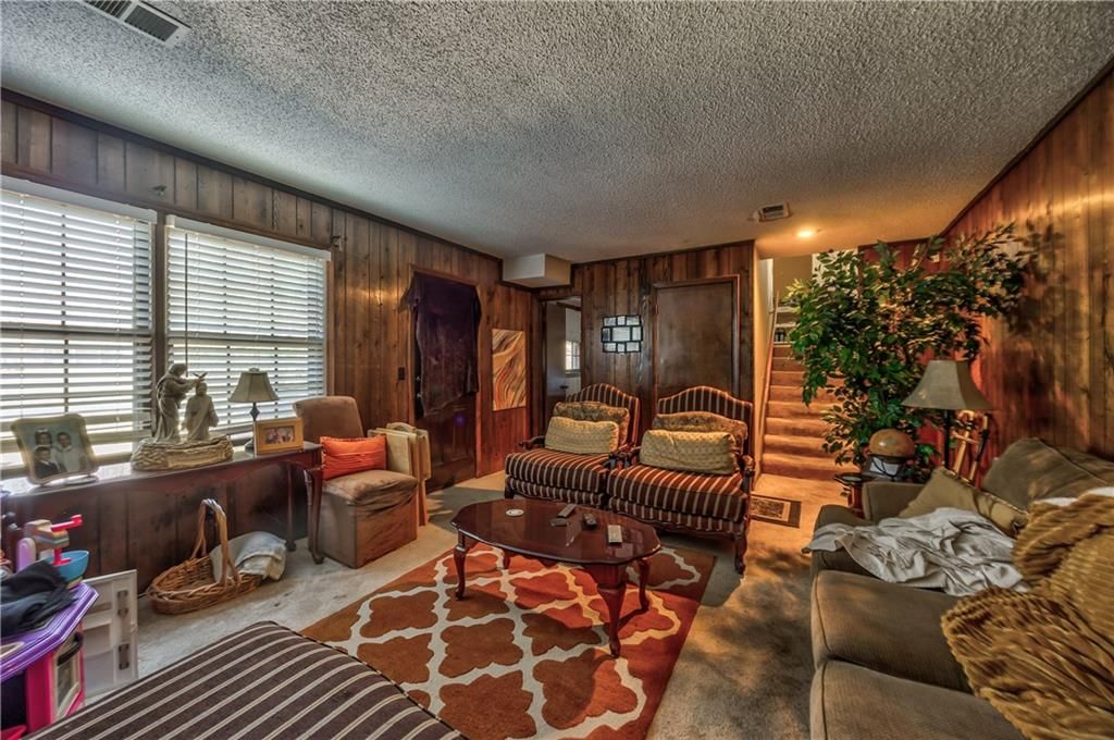 Photo 21 of 28 - 405 S MONTCLAIRE Drive