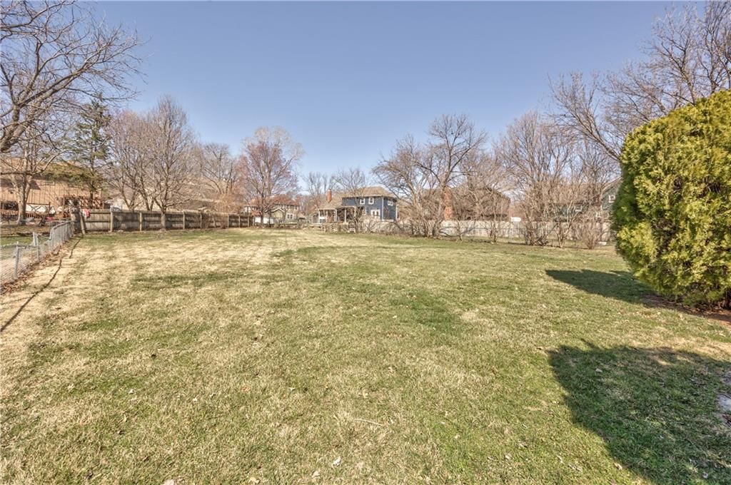 Photo 27 of 28 - 405 S MONTCLAIRE Drive