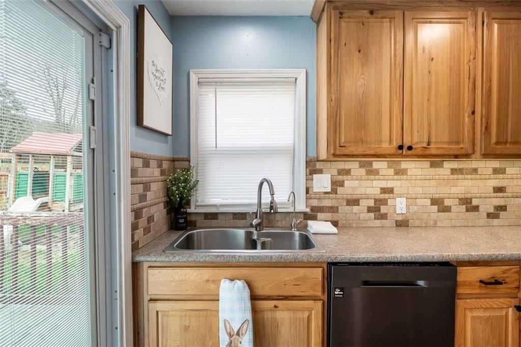 8102 Oldham Road — photo 10