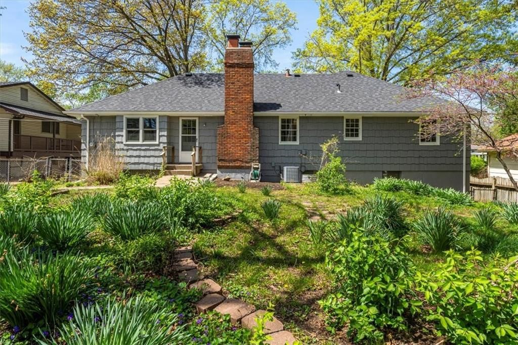 6715 N Woodland Avenue — photo 6