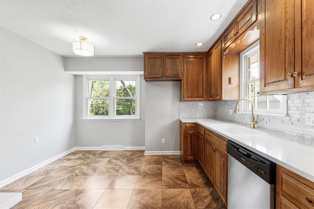 6715 N Woodland Avenue — photo 17