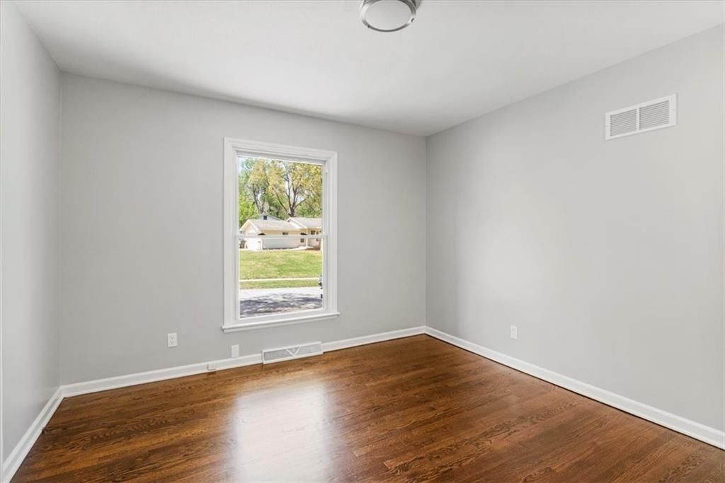 6715 N Woodland Avenue — photo 30