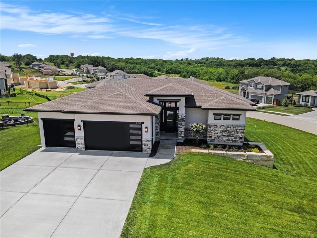 2317 SW Morris Drive, Lee's Summit, MO
