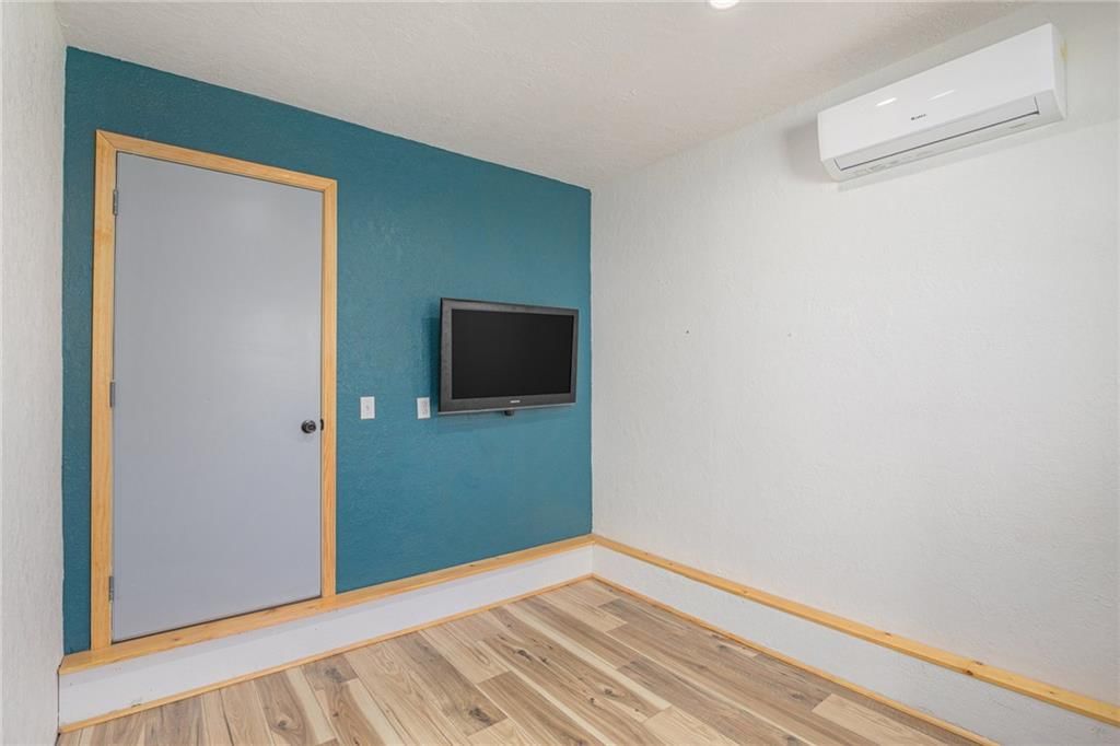 2406 NE 59th Terrace — photo 33