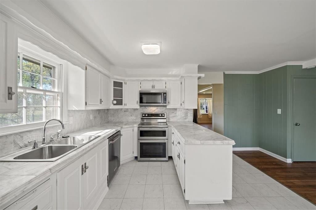 11823 Locust Street — photo 6